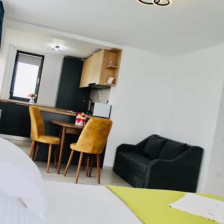 Lyvan's Wild - Mamaia Nord Apartment Navodari