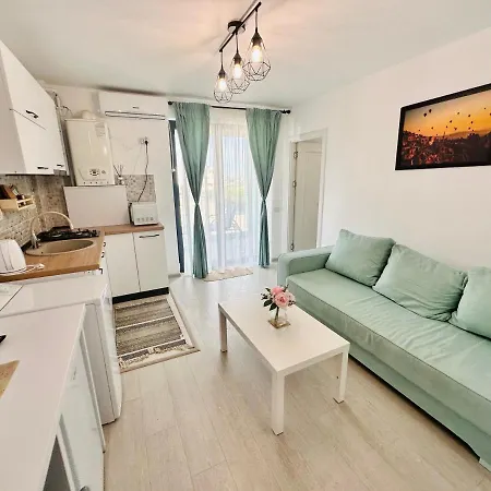 Lyvan's Wild - Mamaia Nord